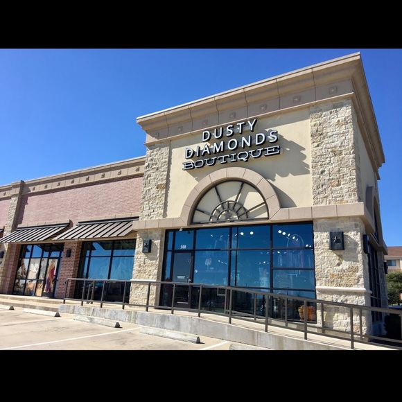 Meet your Posher, Dusty Diamonds Boutique! - Picture 2 of 8